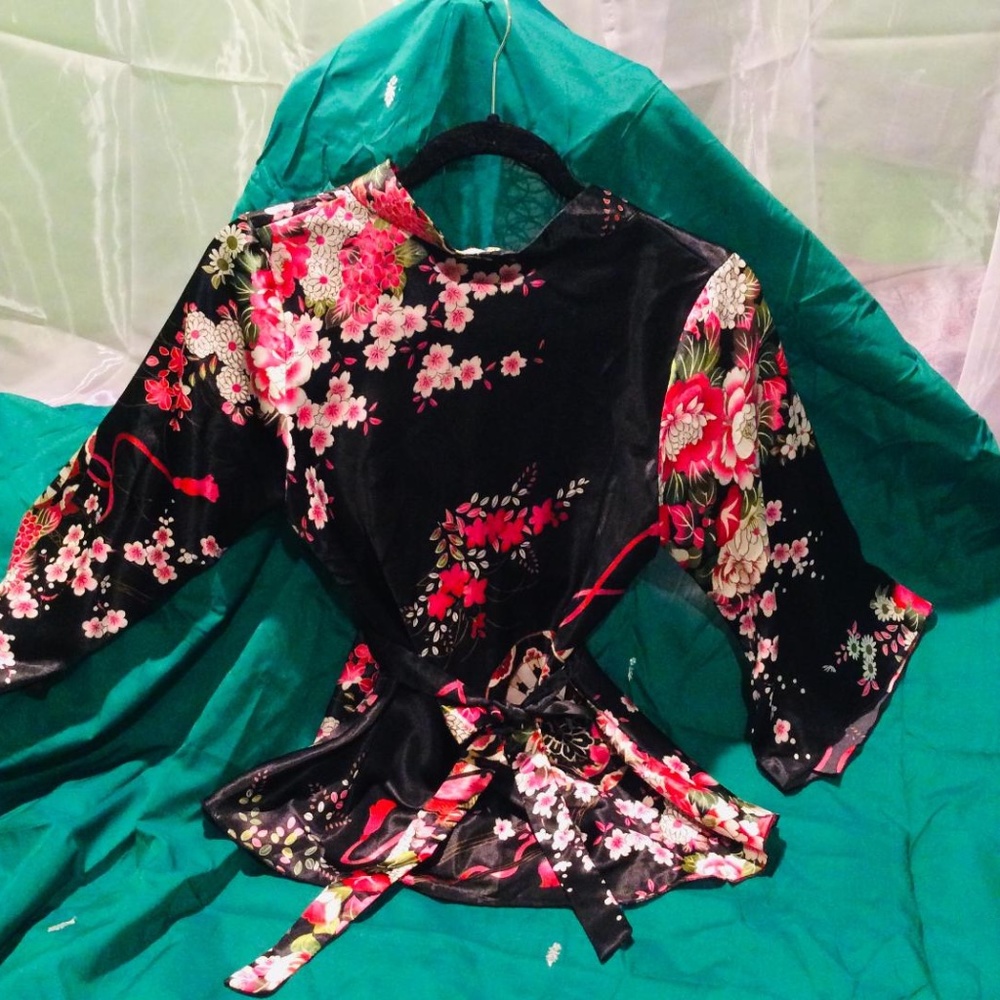 Asian Blouse - Picture 3 of 3